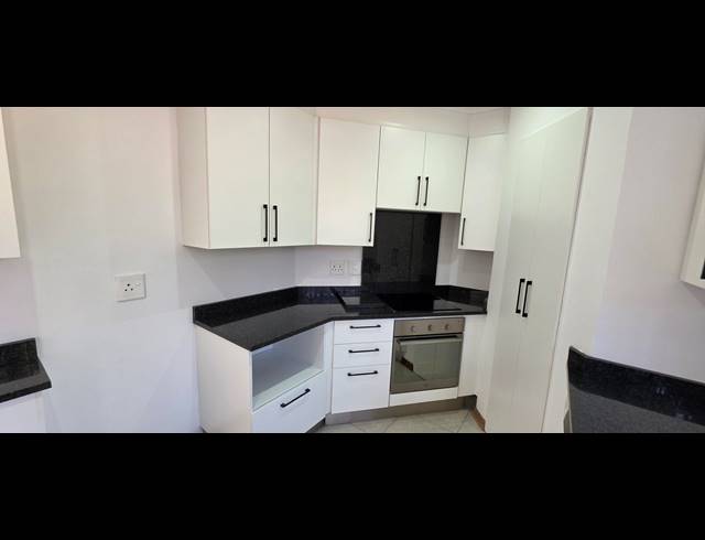 2 BEDROOM TOWNHOUSE FOR SALE IN DIE HOEWES
